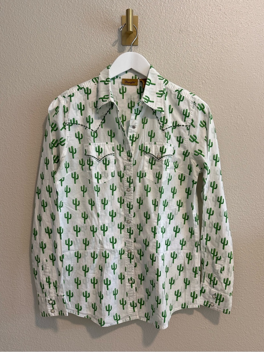 ☀️ WRANGLER Western Pearl Snap Shirt in Green Cactus Print - Picture 2 of 16